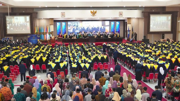 Menginspirasi! Mohamad Hidayatulloh Raih Predikat Wisudawan Terbaik UB 2025